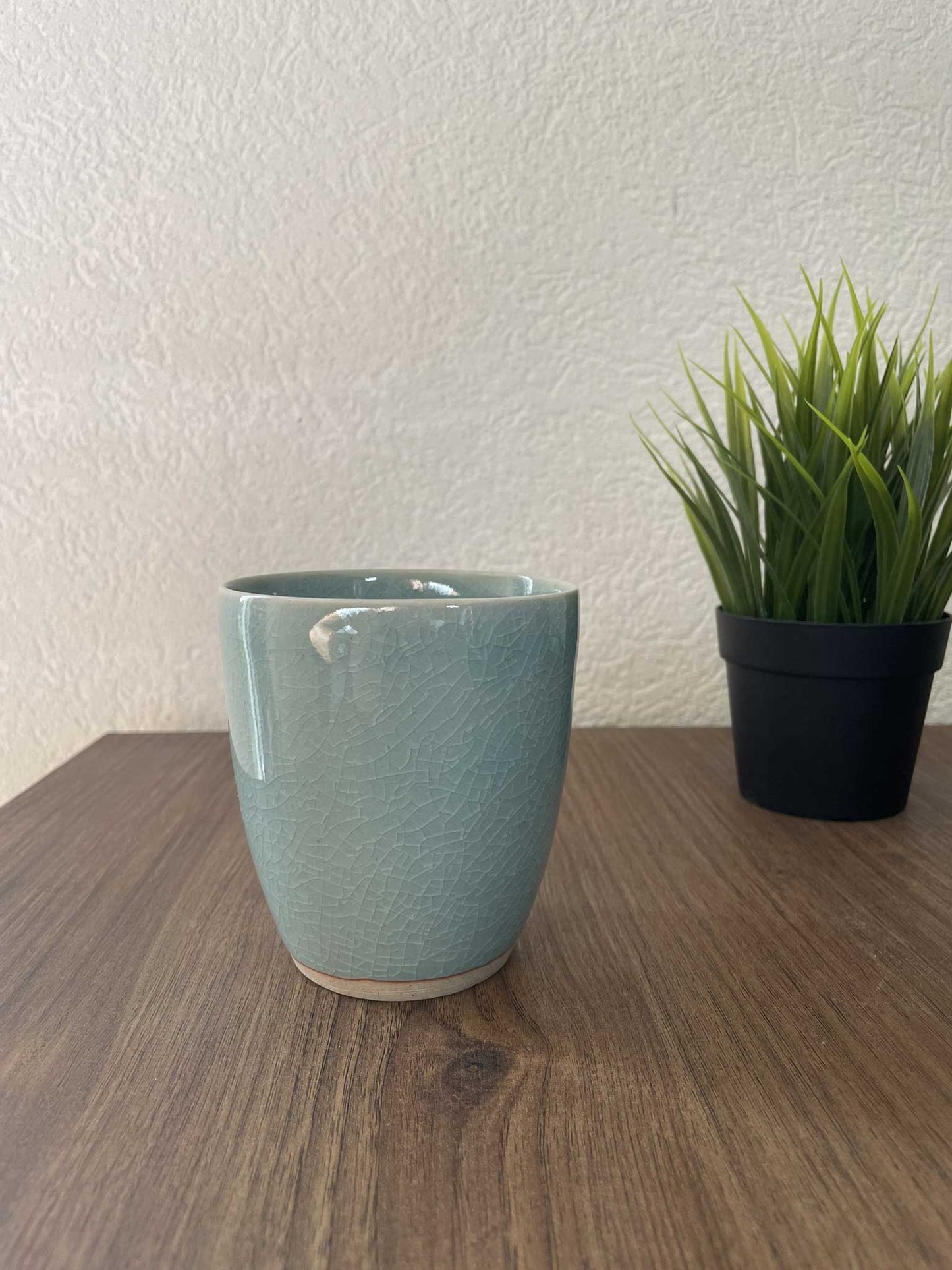 Mug bleu en argile craquelé